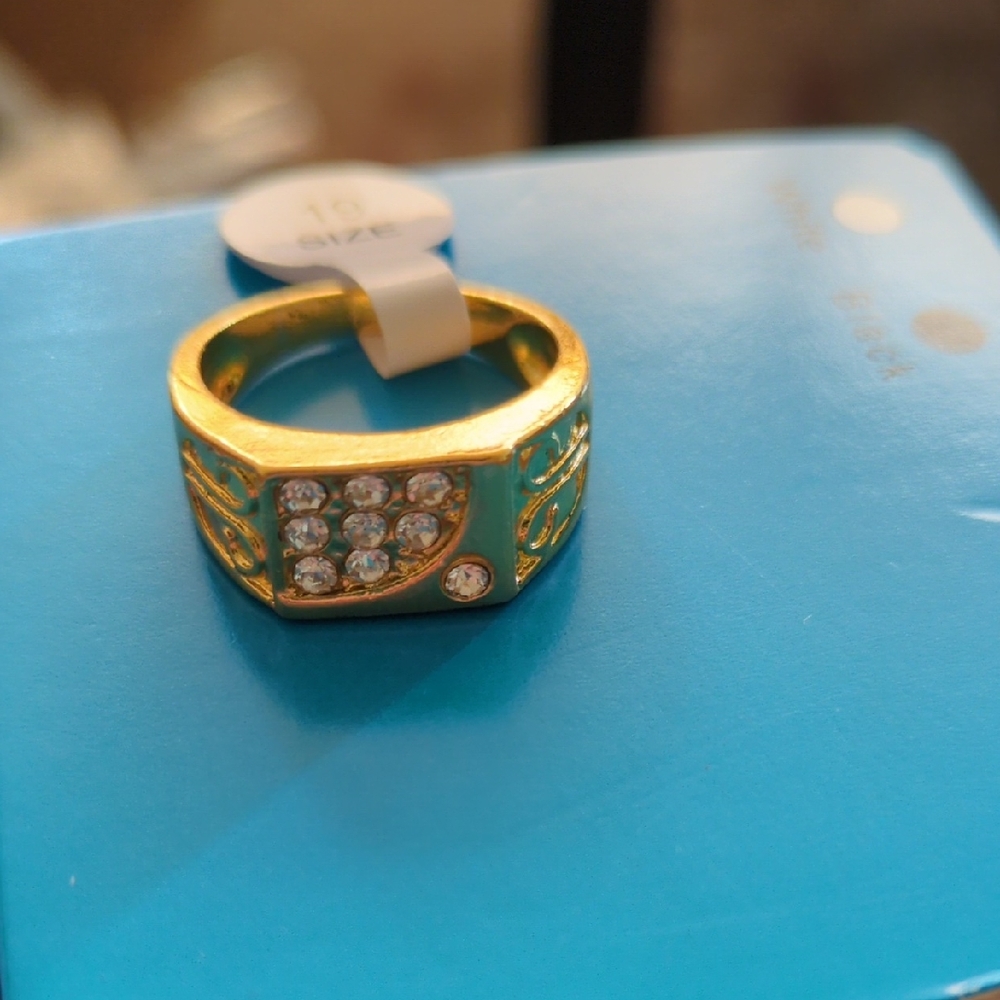 Elegant Gold Mens Ring With Diamond Like Stones.